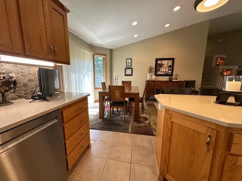 607 13th Avenue N Moorhead MN 56560