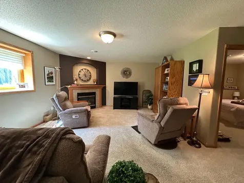 607 13th Avenue N Moorhead MN 56560