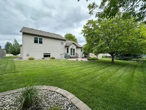 607 13th Avenue N Moorhead MN 56560