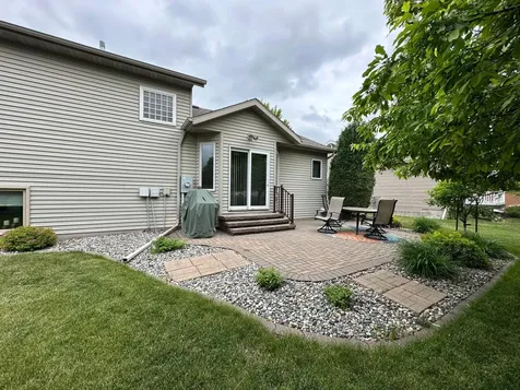 607 13th Avenue N Moorhead MN 56560