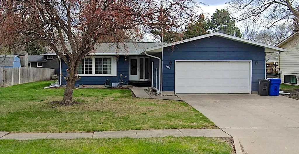 2420 W Country Club Drive S Fargo ND 58103