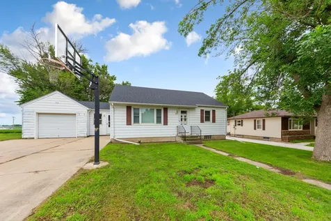 531 1st Street SW New Richland MN 56072
