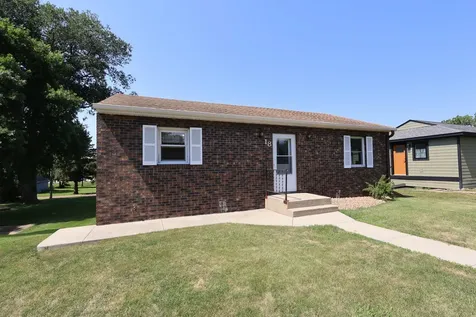 18 S Oregon Avenue Morris MN 56267