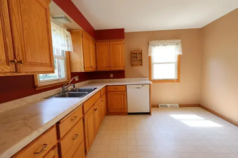 18 S Oregon Avenue Morris MN 56267
