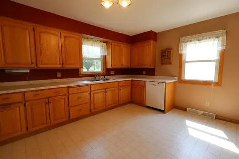 18 S Oregon Avenue Morris MN 56267