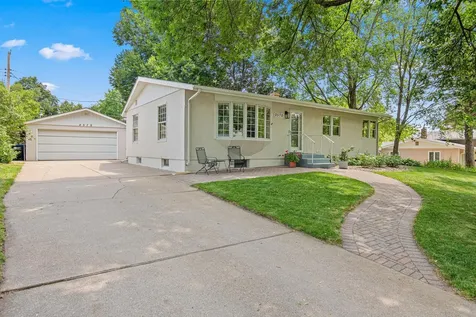 2570 Avon Street N Roseville MN 55113
