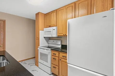 2570 Avon Street N Roseville MN 55113