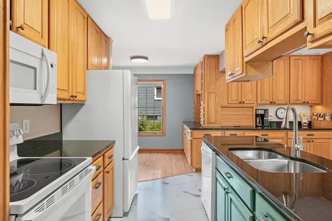 2570 Avon Street N Roseville MN 55113