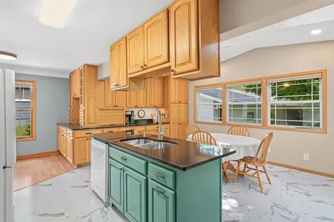 2570 Avon Street N Roseville MN 55113