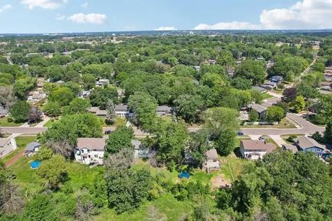7132 Courtly Road Woodbury MN 55125