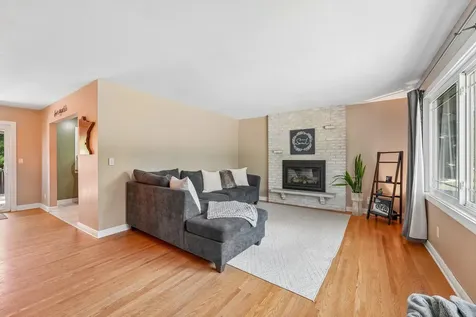7132 Courtly Road Woodbury MN 55125