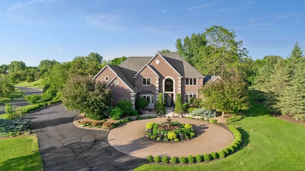 8964 Almquist Way Inver Grove Heights MN 55077