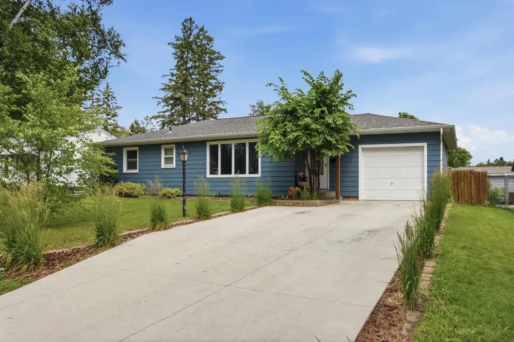 1221 Roosevelt Avenue Detroit Lakes MN 56501
