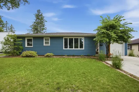 1221 Roosevelt Avenue Detroit Lakes MN 56501