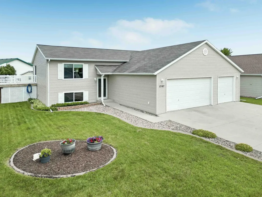 1707 Huntington Drive West Fargo ND 58078