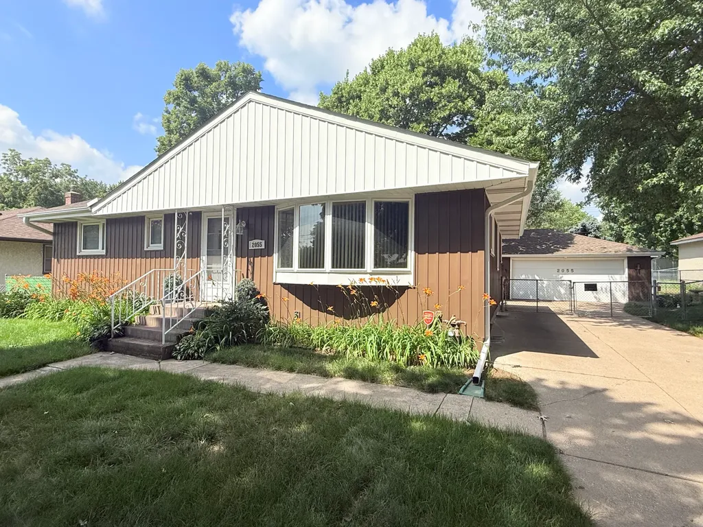2055 English Street Maplewood MN 55109