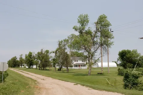7809 83rd Street SE Edgeley ND 58433