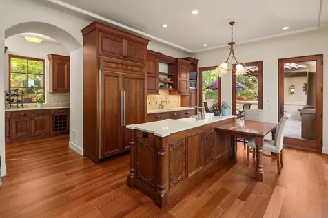 1700 Kenwood Parkway Minneapolis MN 55405