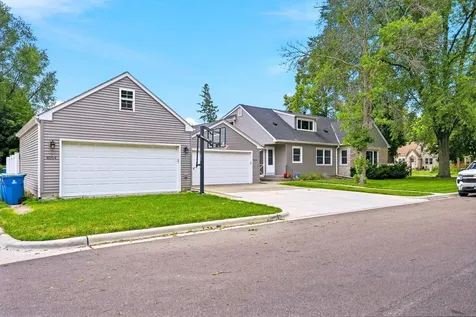 4054 Quail Avenue N Robbinsdale MN 55422