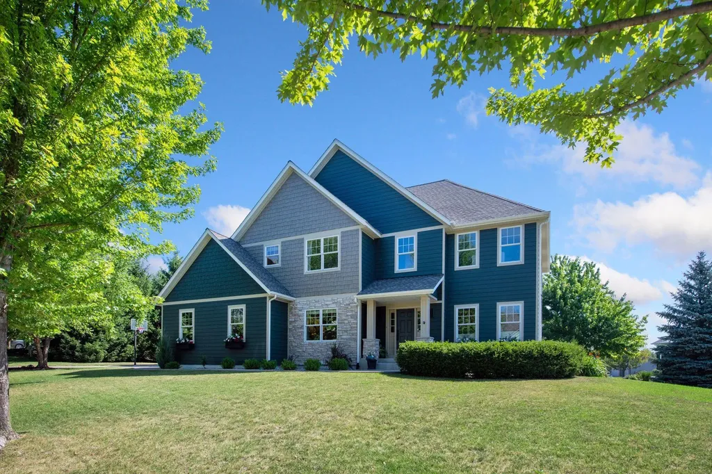 1879 Sandbar Circle Waconia MN 55387