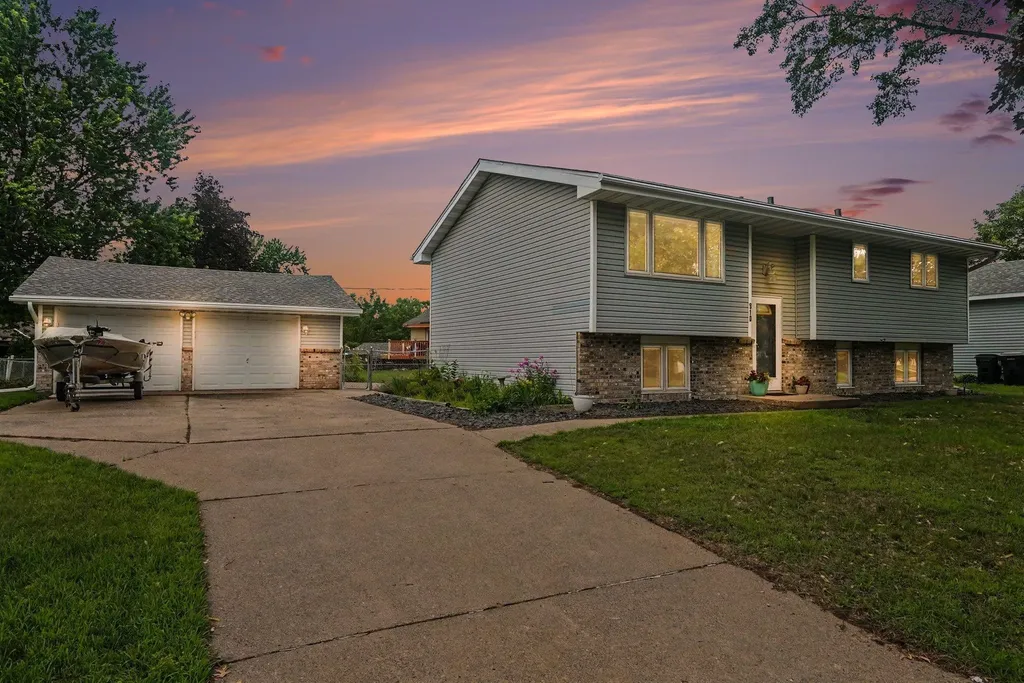 810 Sunny Lane Anoka MN 55303