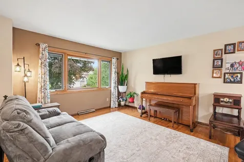 810 Sunny Lane Anoka MN 55303
