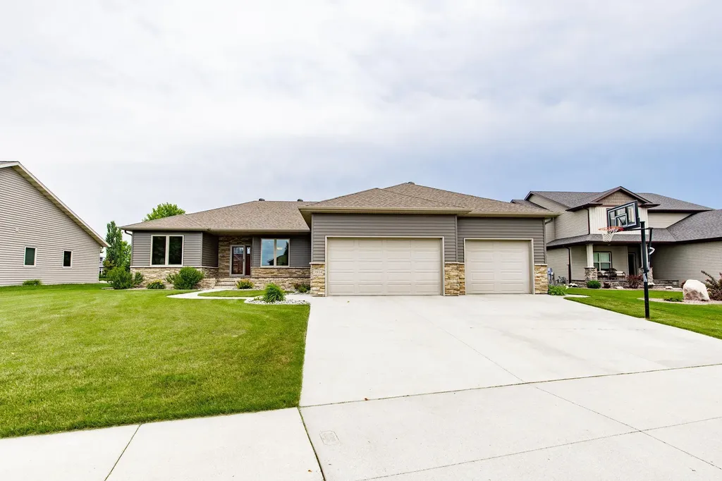 3814 22nd Avenue S Moorhead MN 56560