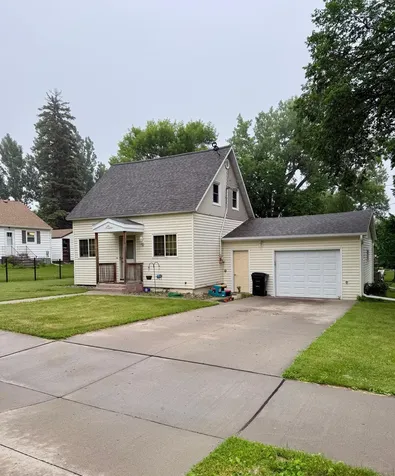 744 5th Avenue NW Valley City ND 58072