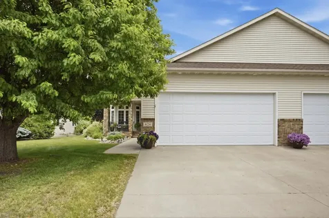424 44th Avenue S Moorhead MN 56560