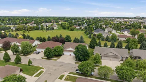 424 44th Avenue S Moorhead MN 56560