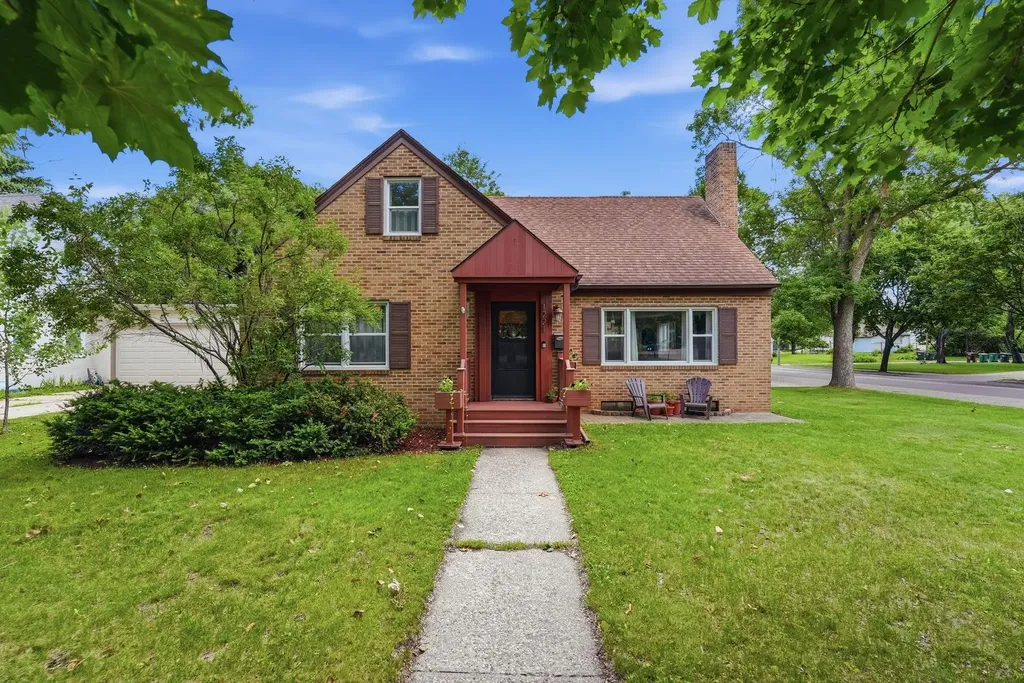 1221 Douglas Street Alexandria MN 56308