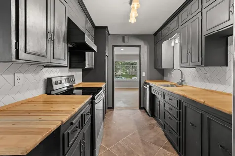 62 18th Avenue N Fargo ND 58102