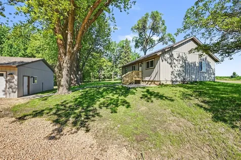 29499 390th Street Le Sueur MN 56058