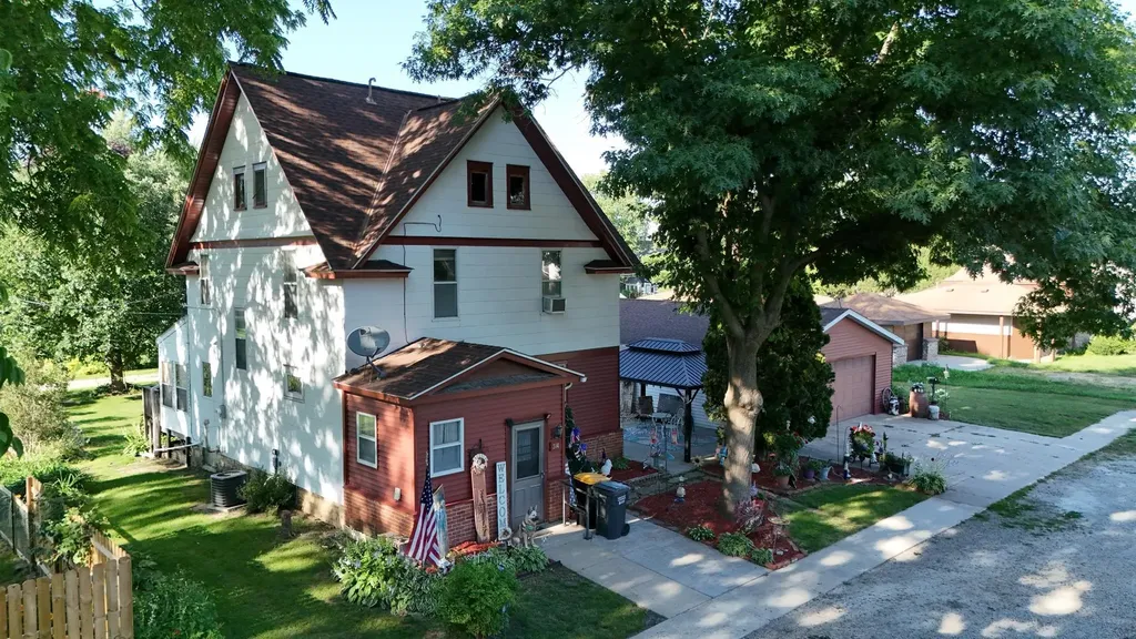 314 Arnold Street West Concord MN 55985