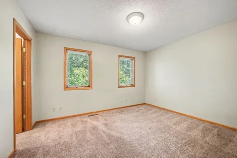 3850 Jamestown Curve Woodbury MN 55129