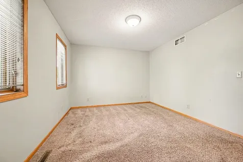 3850 Jamestown Curve Woodbury MN 55129