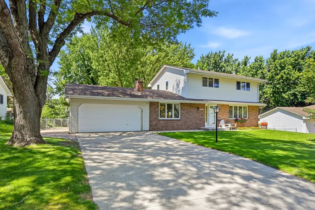 11006 Radisson Drive Burnsville MN 55337