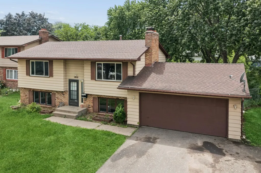 1613 Lyn Curve Avenue N Minneapolis MN 55411