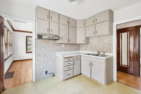 1122 Sherburne Avenue Saint Paul MN 55104