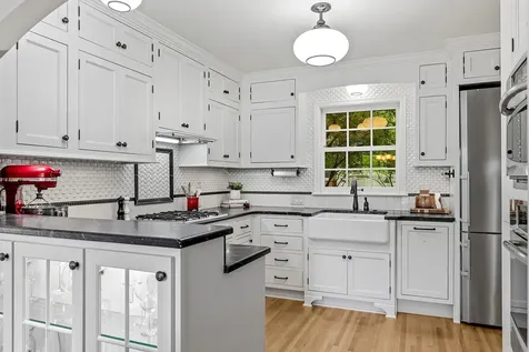 1843 Highland Parkway Saint Paul MN 55116
