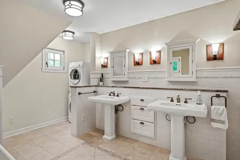 1843 Highland Parkway Saint Paul MN 55116
