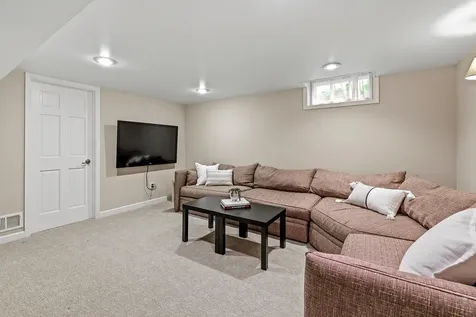 1843 Highland Parkway Saint Paul MN 55116