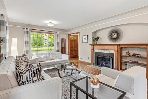 1843 Highland Parkway Saint Paul MN 55116