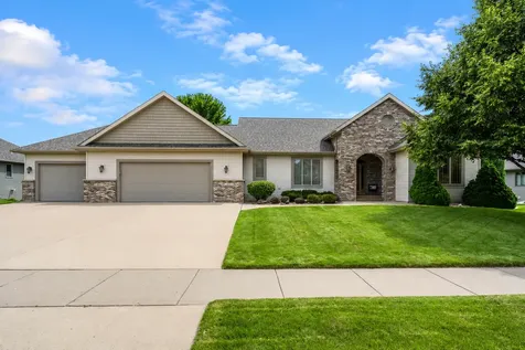 117 Grovebrook Drive Mankato MN 56001