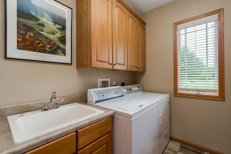 117 Grovebrook Drive Mankato MN 56001