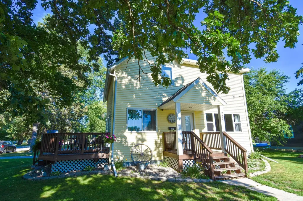 704 Tindolph Avenue S Thief River Falls MN 56701