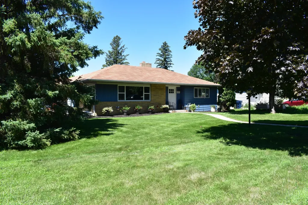401 N Burlington Avenue Fergus Falls MN 56537