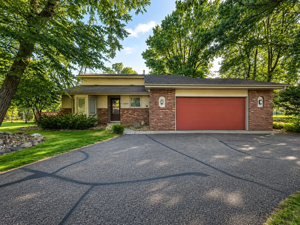 11809 Edgewood Avenue N Champlin MN 55316