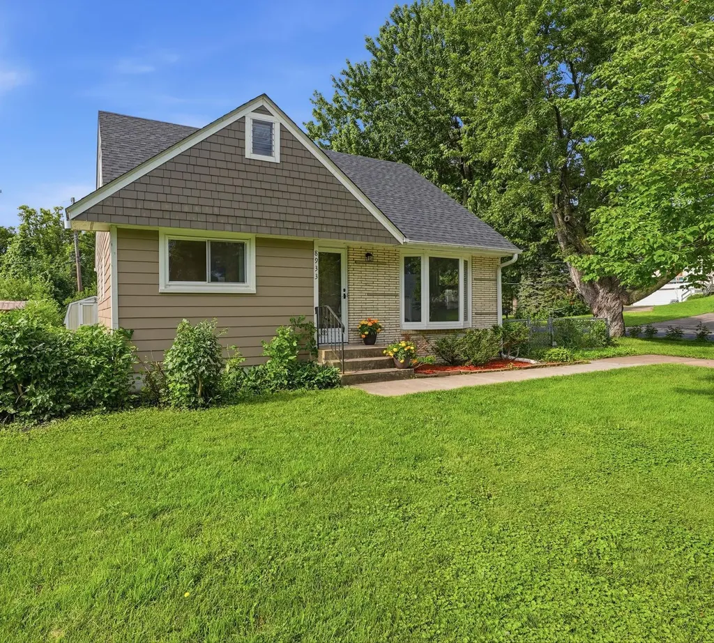 8933 Wally Drive Golden Valley MN 55427
