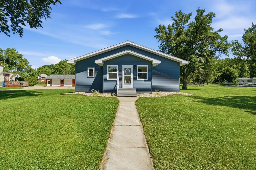 604 E Walnut Avenue Olivia MN 56277